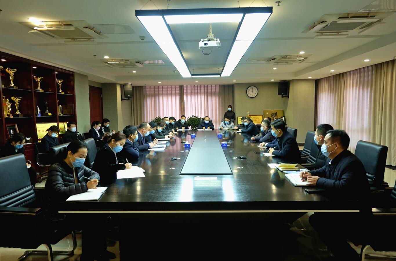 繼續(xù)打好2021年疫情防控攻堅戰(zhàn)，集團公司組織召開疫情防控專題會議